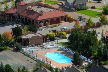 Pool & store view