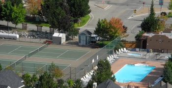Pool & tennis
